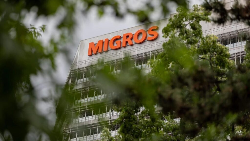 Migros criticised for its model: growth at all costs, processed products and external dependency at the expense of Switzerland.